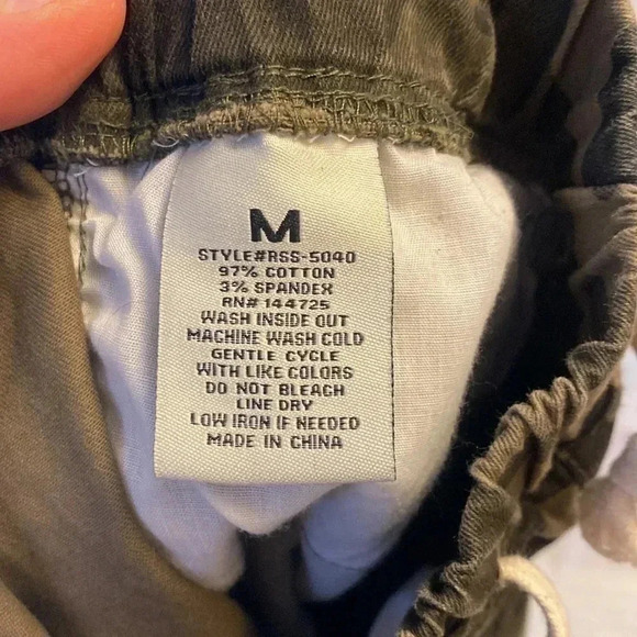 Military style  cargo shorts 🩳 with fancy ripped edges - Picture 8 of 10